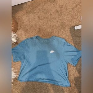 cropped nike shirt